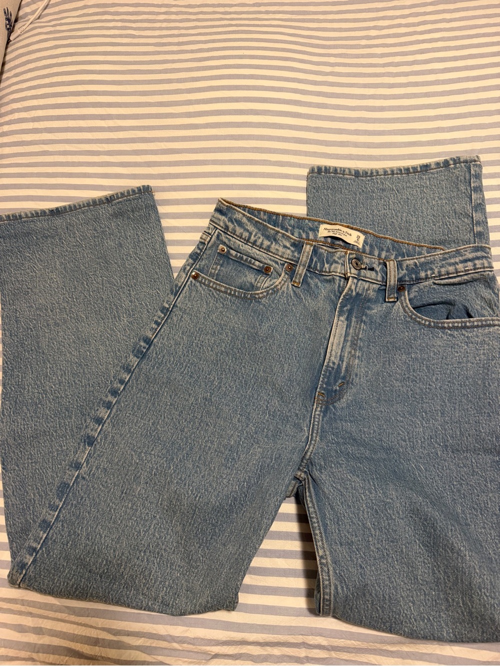 Abercrombie & Fitch High Rise 90s Relaxed Jean
